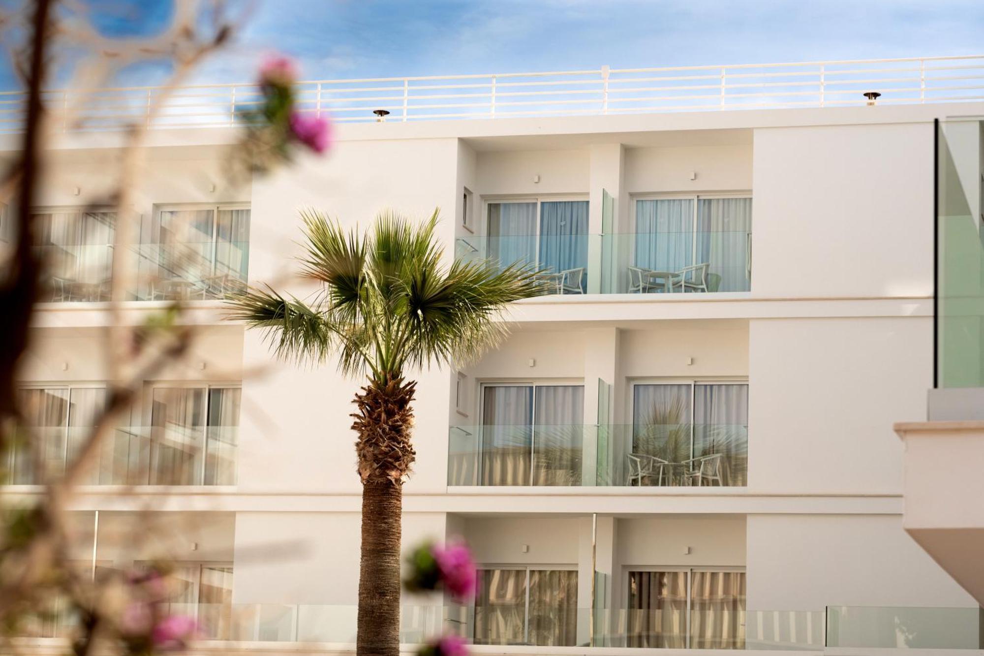 Hotel Capricho Кала Ратхада Екстериор снимка