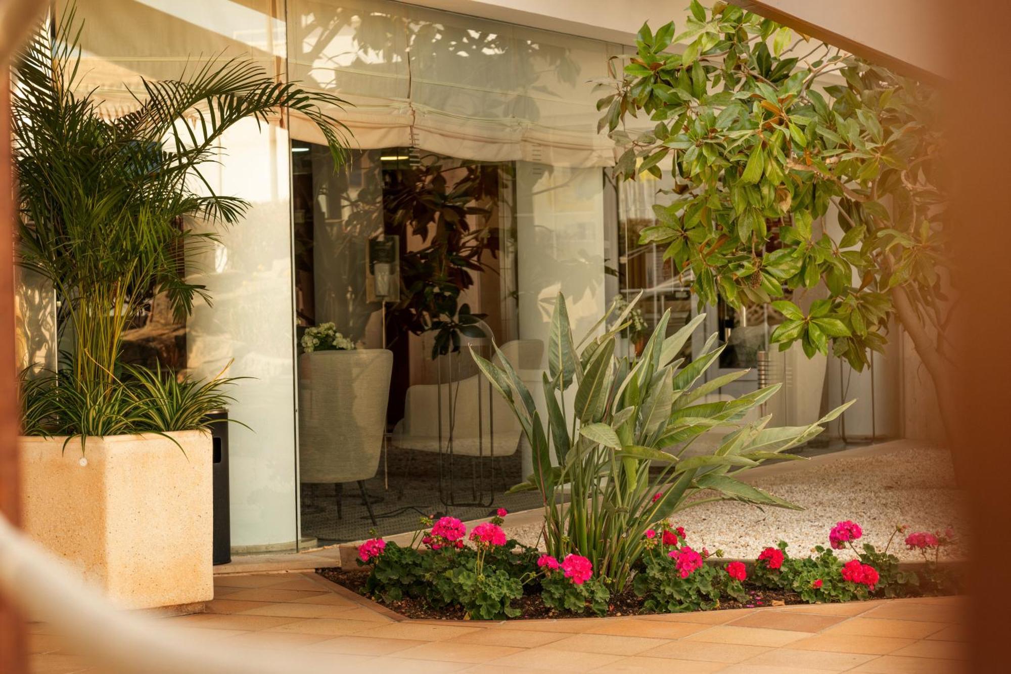 Hotel Capricho Кала Ратхада Екстериор снимка