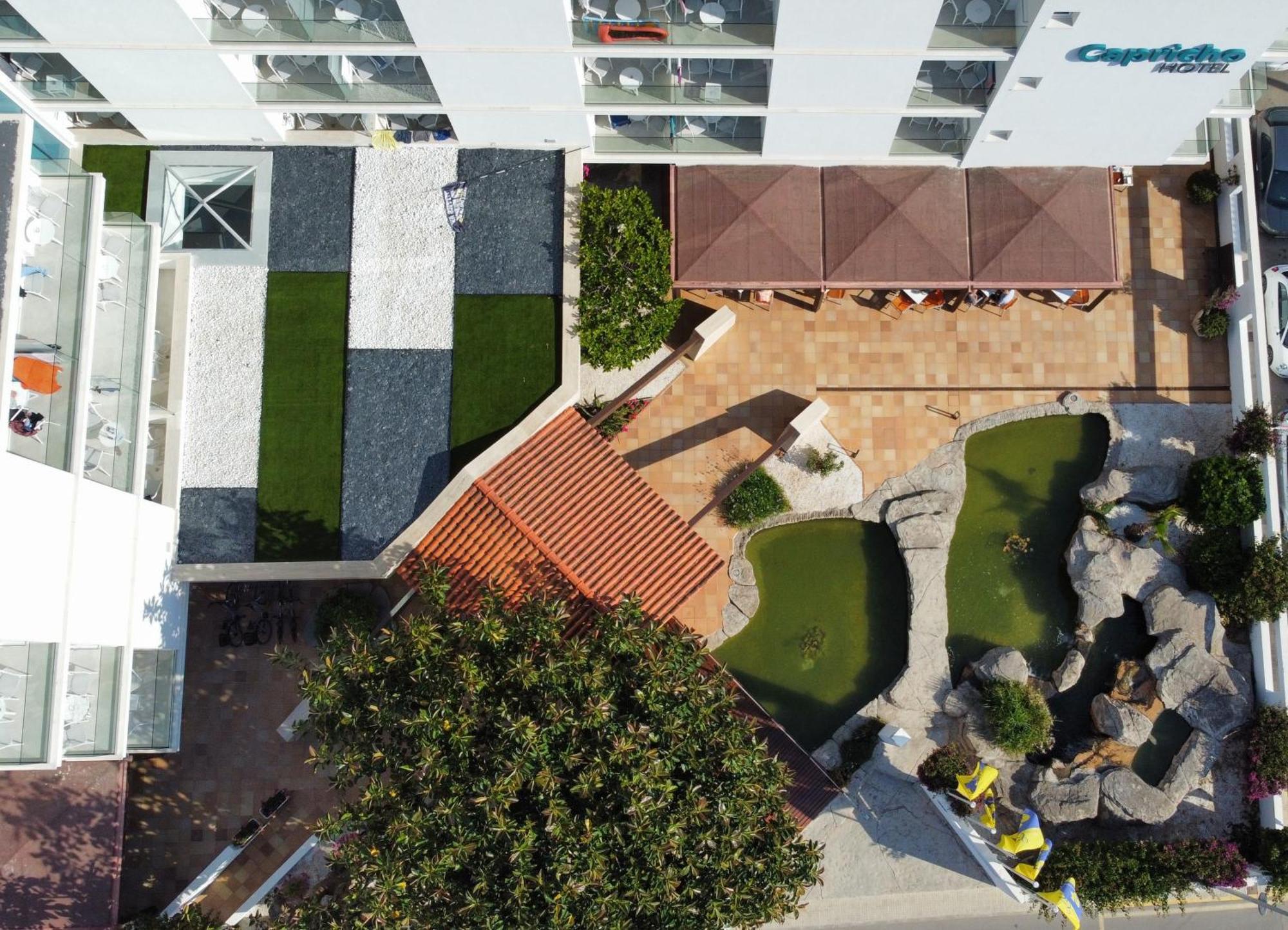 Hotel Capricho Кала Ратхада Екстериор снимка